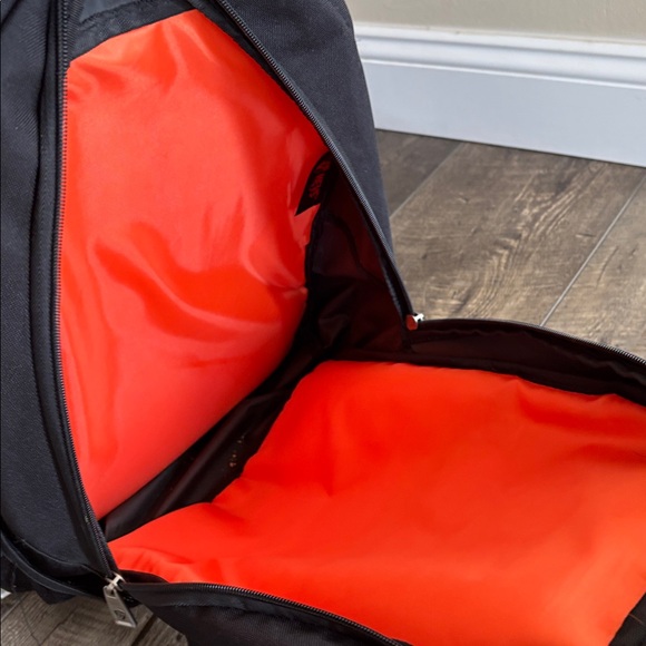 Heys' versatile Backpack - Picture 13 of 17